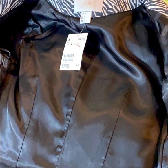 NEW H&M zebra jacket with stretchy solid black sleeve inset - Picture 11 of 14